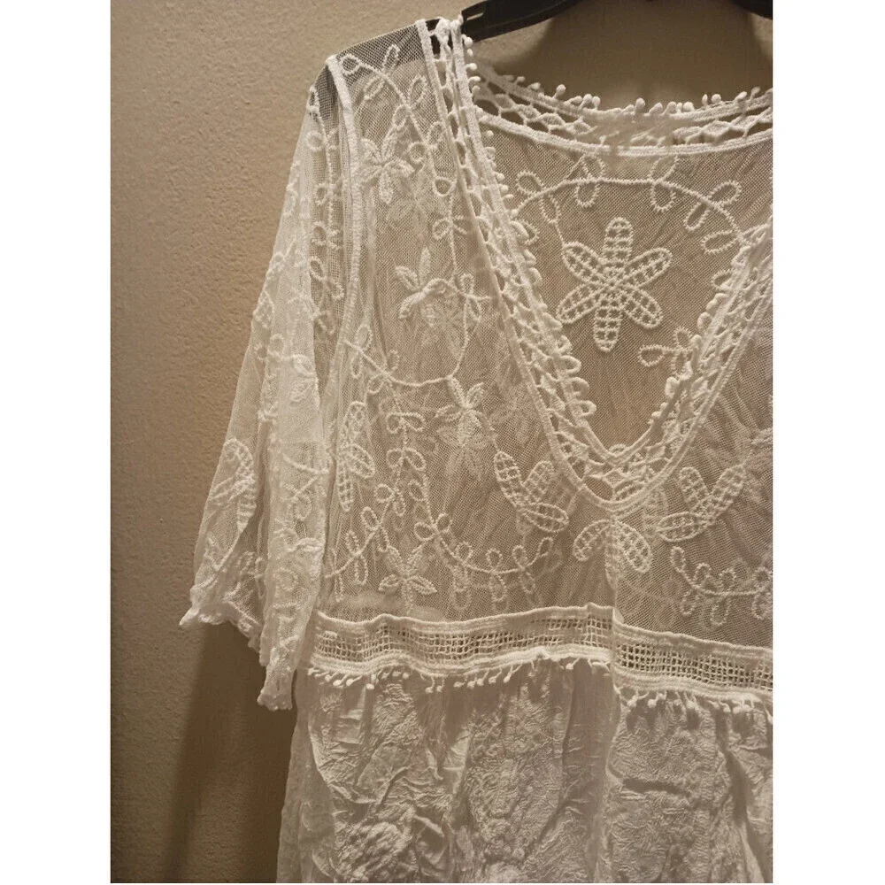 Floral Pattern Lace Swimsuit Coverup In White - Picture 6 of 12